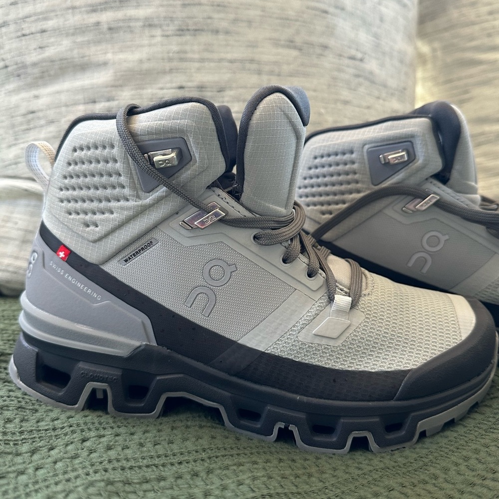 NEW- ON Women's Cloudrock 2 Hiking Boot, 6 - Picture 4 of 9